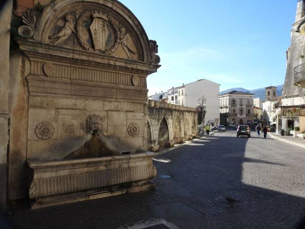 VALLE PELIGNA TRA CRISI, FINTE FILIERE E VERE SERVITÙ
